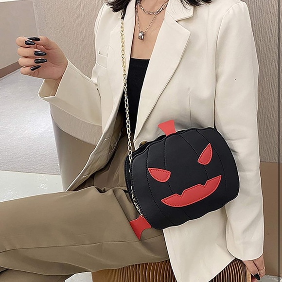 Pumpkin Purse!! - Picture 2 of 3